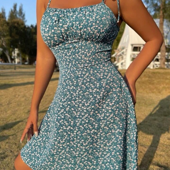 NWOT Ditsy Floral Ruched Bust Cami Dress - Picture 4 of 4